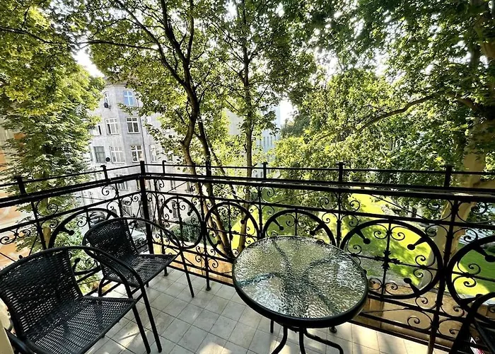 Big Next To Galeria Dominikanska - 4