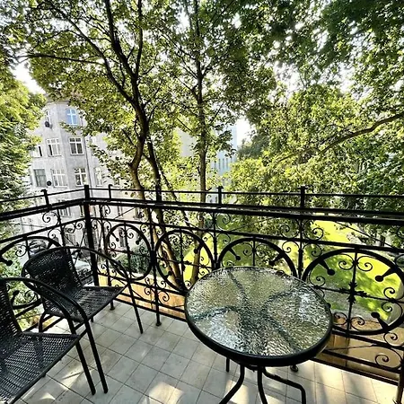 Big Next To Galeria Dominikanska - 4