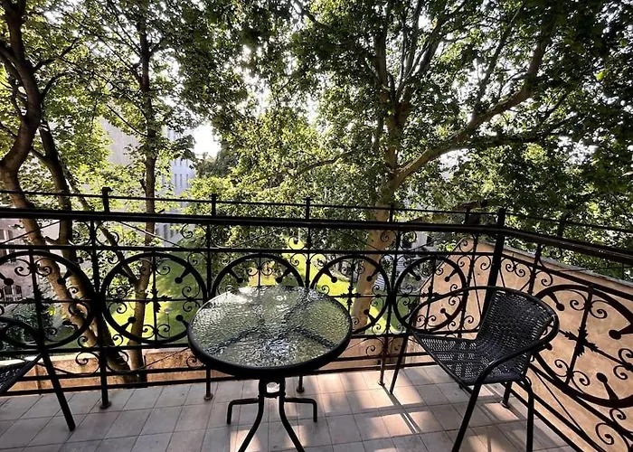 Big Next To Galeria Dominikanska - 4